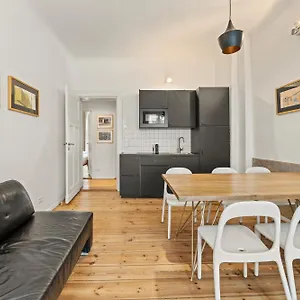 Elpilar Friedrichshain Apartment